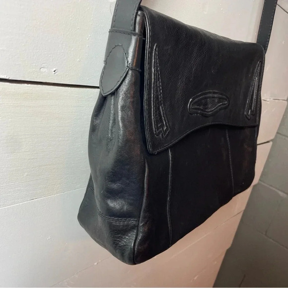 Vintage Higbee's Italian Made Retro All Leather Crossbody Purse in Black - Picture 3 of 7